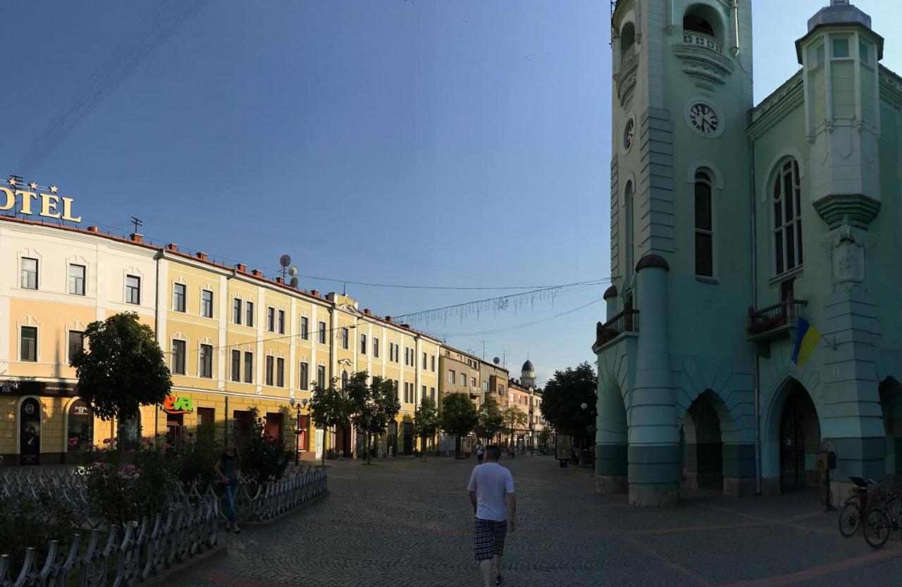 Panoramic View Top Floor Apartment In The City Center Mukácheve Exterior foto
