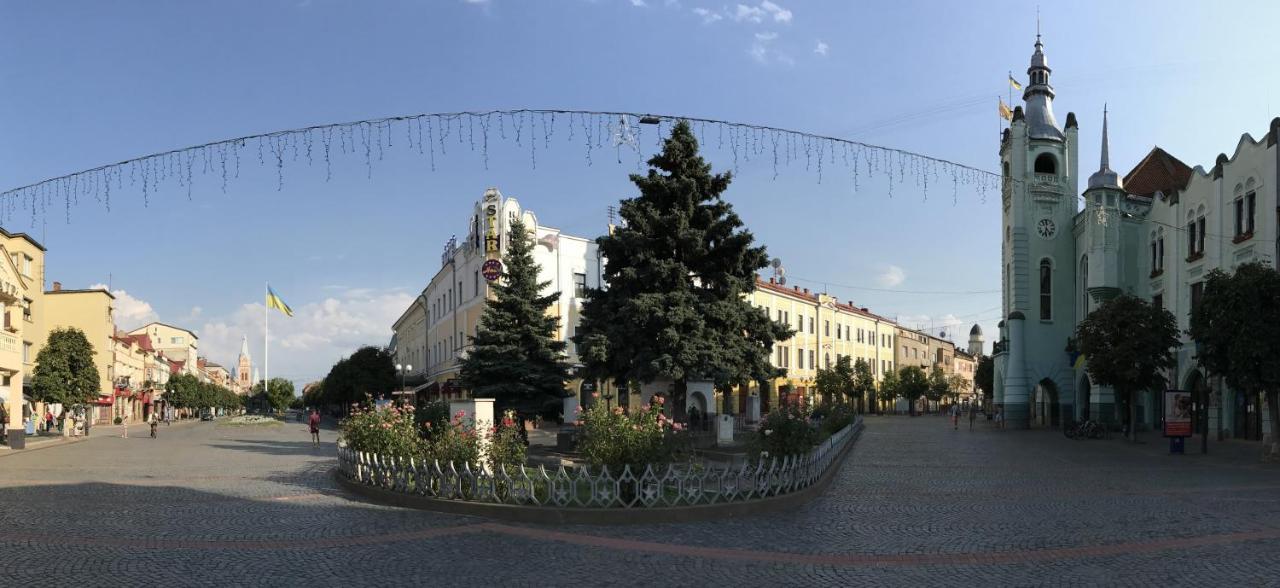 Panoramic View Top Floor Apartment In The City Center Mukácheve Exterior foto
